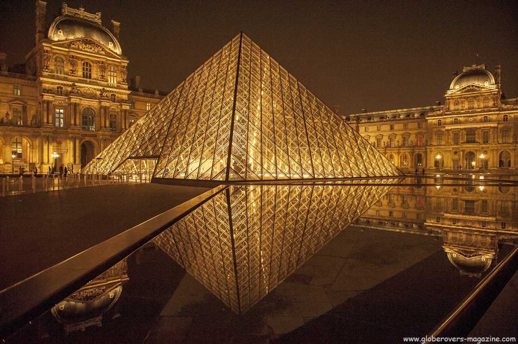 Louvre Pyramid (Pyramide du Louvre), Louvre Museum (Musée du Louvre), Paris, FRANCE