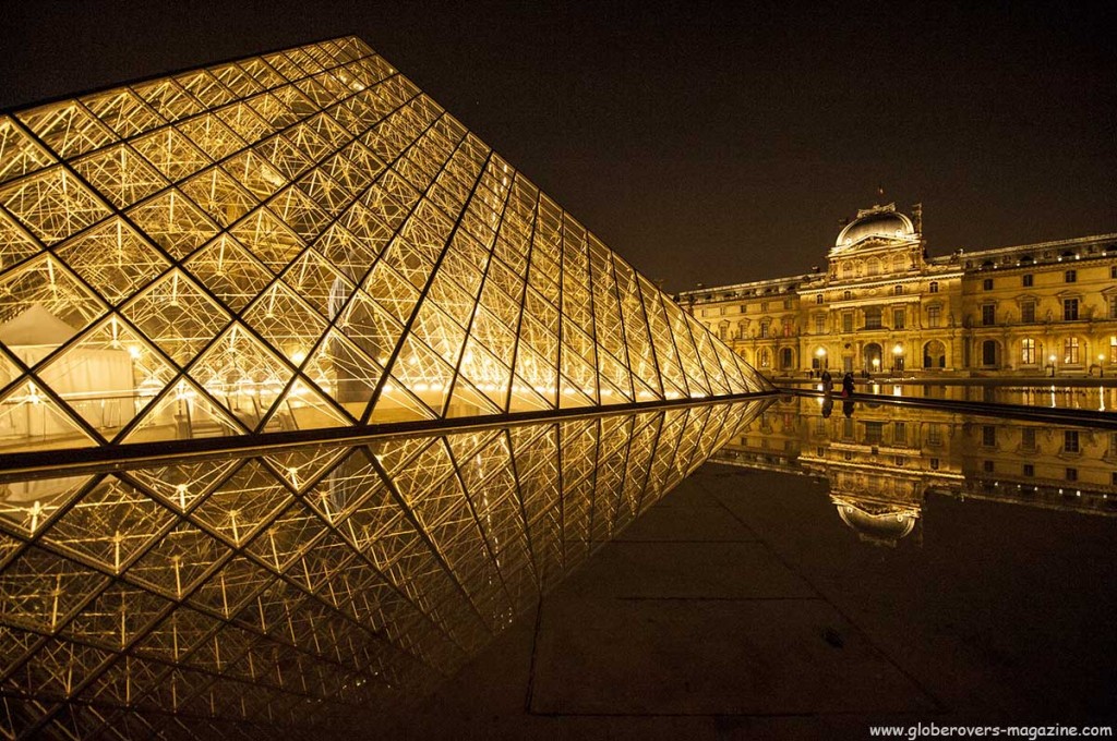 Louvre Pyramid (Pyramide du Louvre), Louvre Museum (Musée du Louvre), Paris, FRANCE