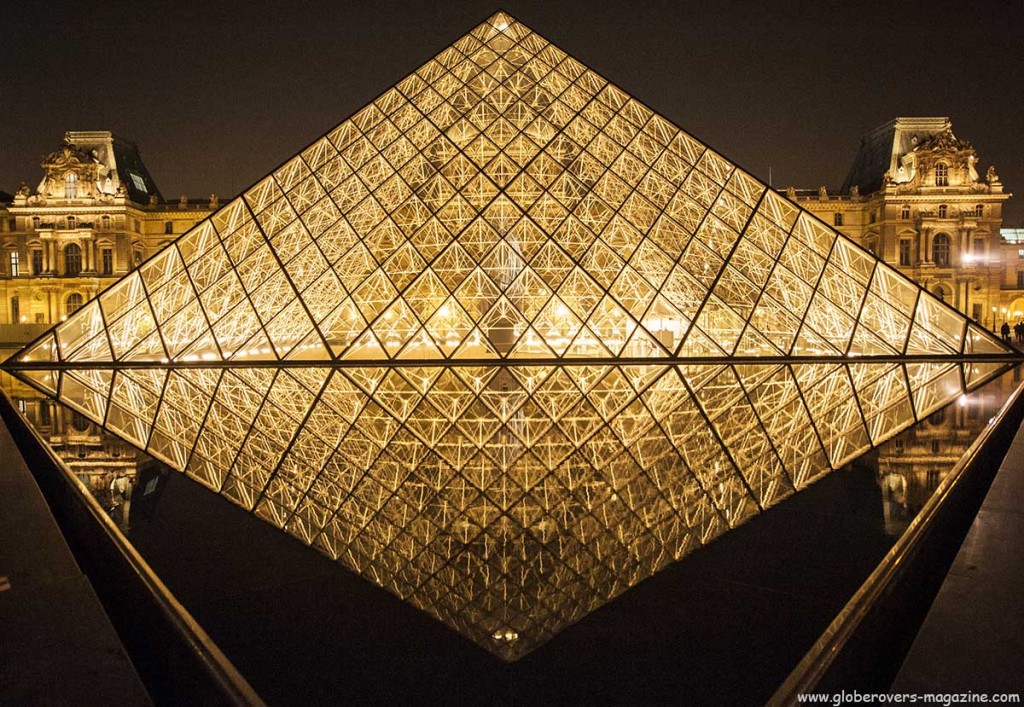 Louvre Pyramid (Pyramide du Louvre), Louvre Museum (Musée du Louvre), Paris, FRANCE