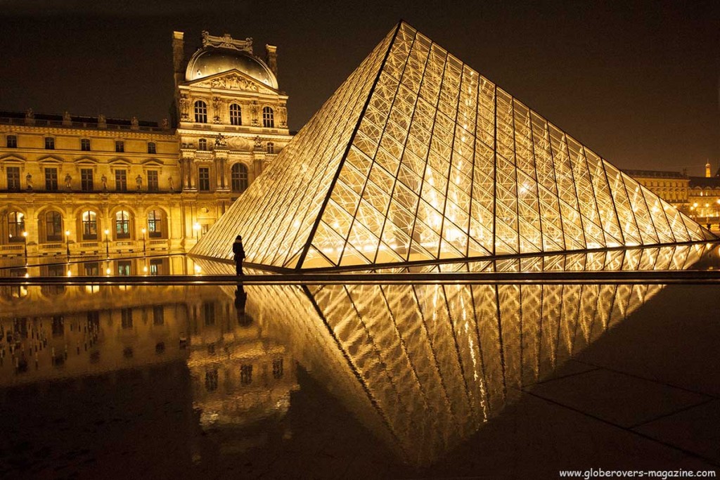Louvre Pyramid (Pyramide du Louvre), Louvre Museum (Musée du Louvre), Paris, FRANCE