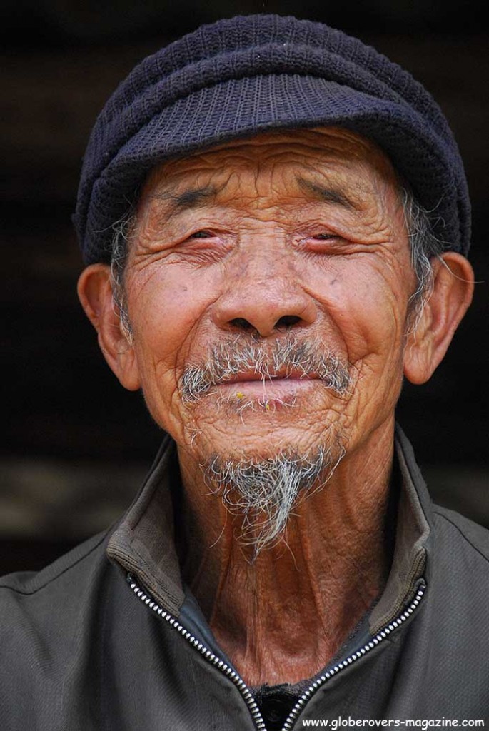 Portraits - Old man at the Teahorse Village, Tiger Leaping Gorge north of Lijiang, Yunnan, CHINA